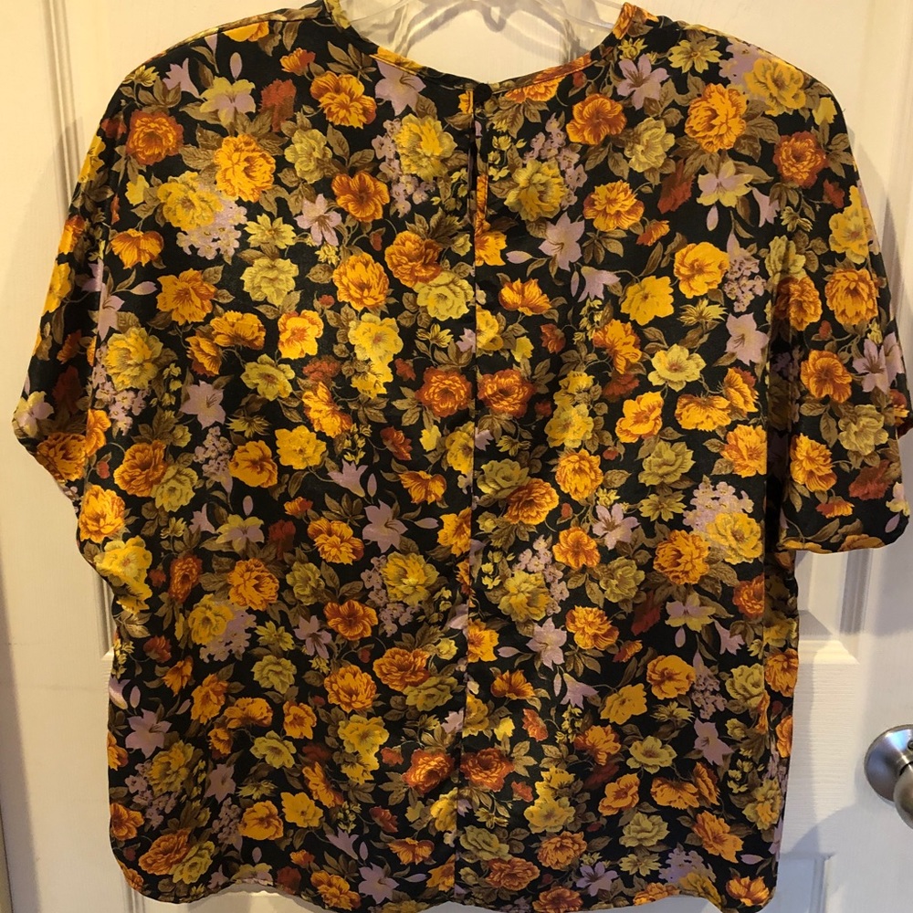 Beautiful Fall blouse. - Picture 3 of 4